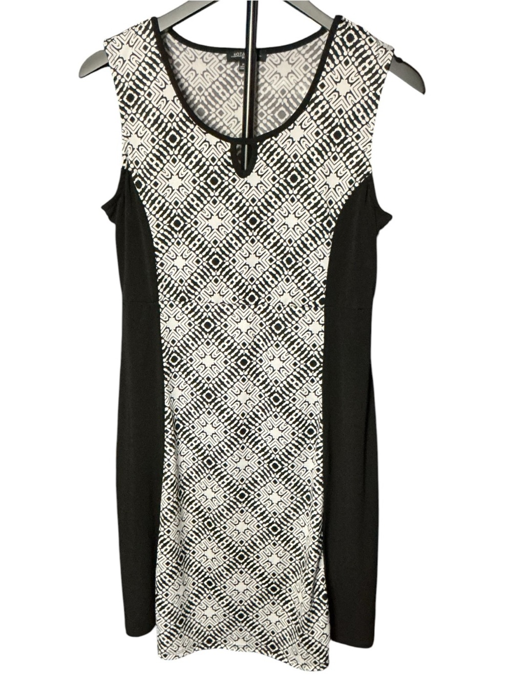 💟 Notations Petite Black and White Geometric Print Sleeveless Dress Size: PS